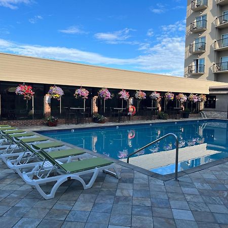 Coast Capri Hotel Kelowna Exterior foto