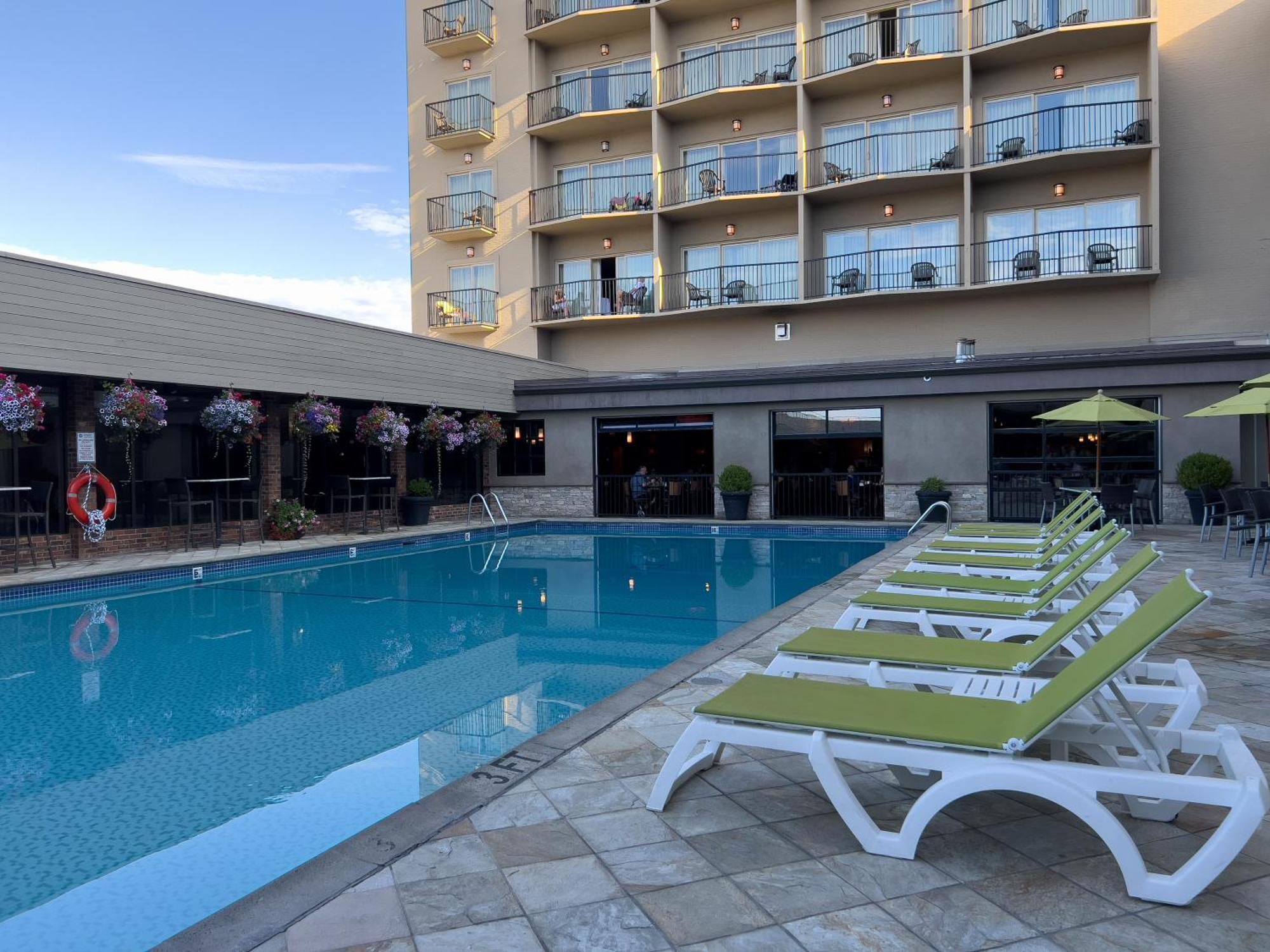 Coast Capri Hotel Kelowna Exterior foto